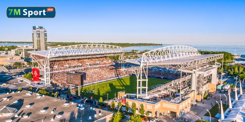 Sân vận động BMO Field (Toronto) - Sân đấu nằm bên hồ Ontario Sân vận động BMO Field (Toronto) - Sân đấu nằm bên hồ Ontario